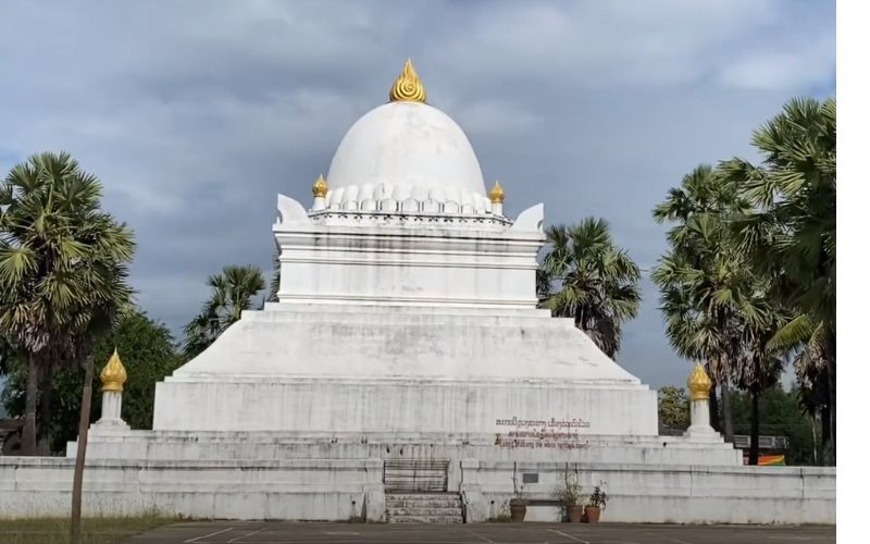 Wat Wisunarat temples in laos